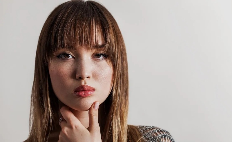 Capelli lisci e lisci con frange